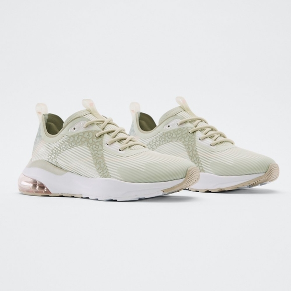 Fabletics Shoes - 💥NIB Manhattan Air Performance Sneaker